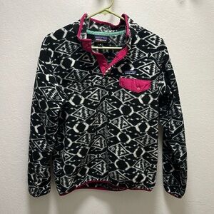 Women’s XS Patagonia Synchilla in black fish pattern with pink.